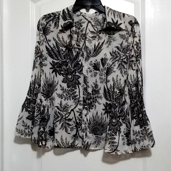 Tops - 🎁 4/$20 Black and white pleat 3/4 sleeve blouse